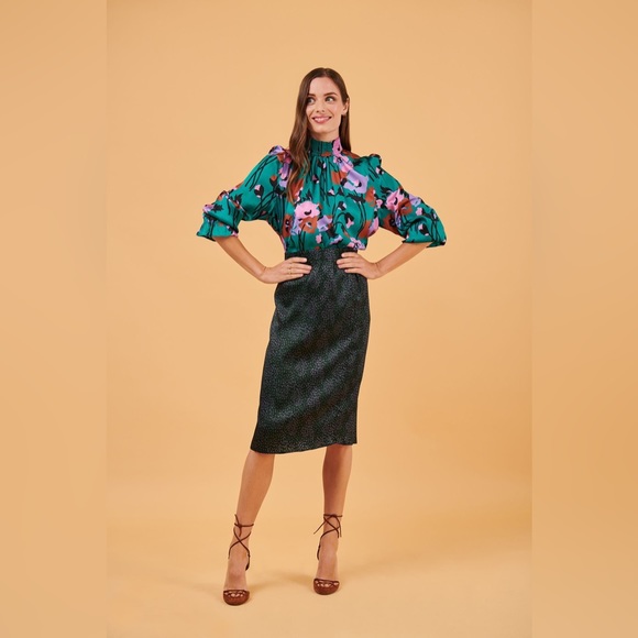 Tucker NYC Stella Top
Dini's Teal Floral in Crepe de Chine - Picture 6 of 8